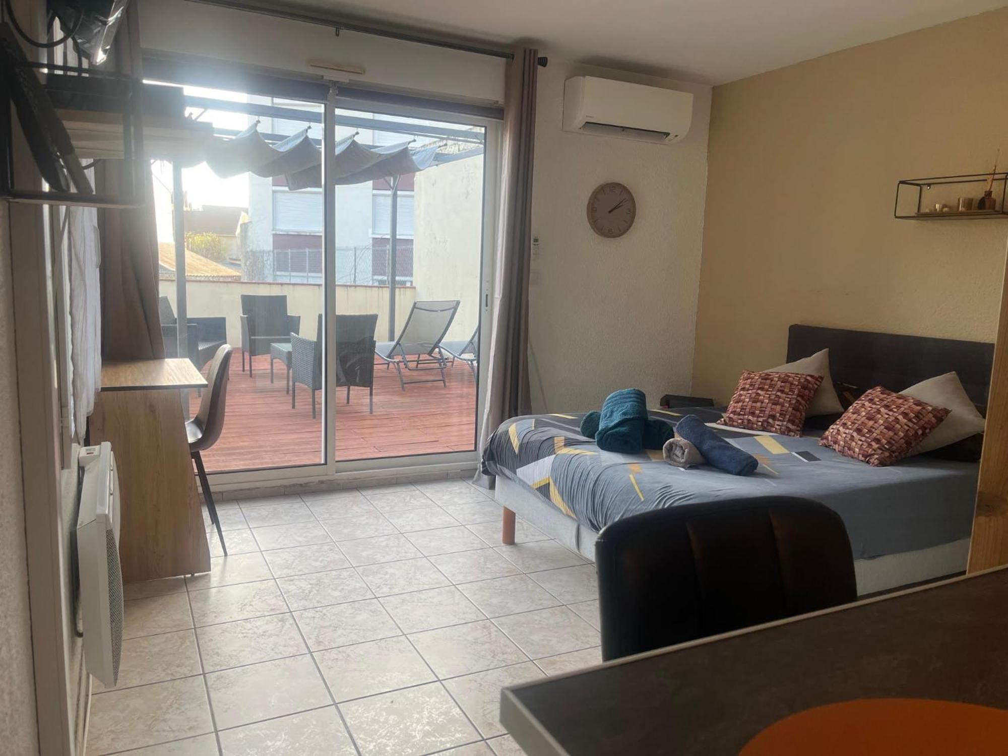Studio Climatise Et Grande Terrasse Tarbes Centre Ngoại thất bức ảnh