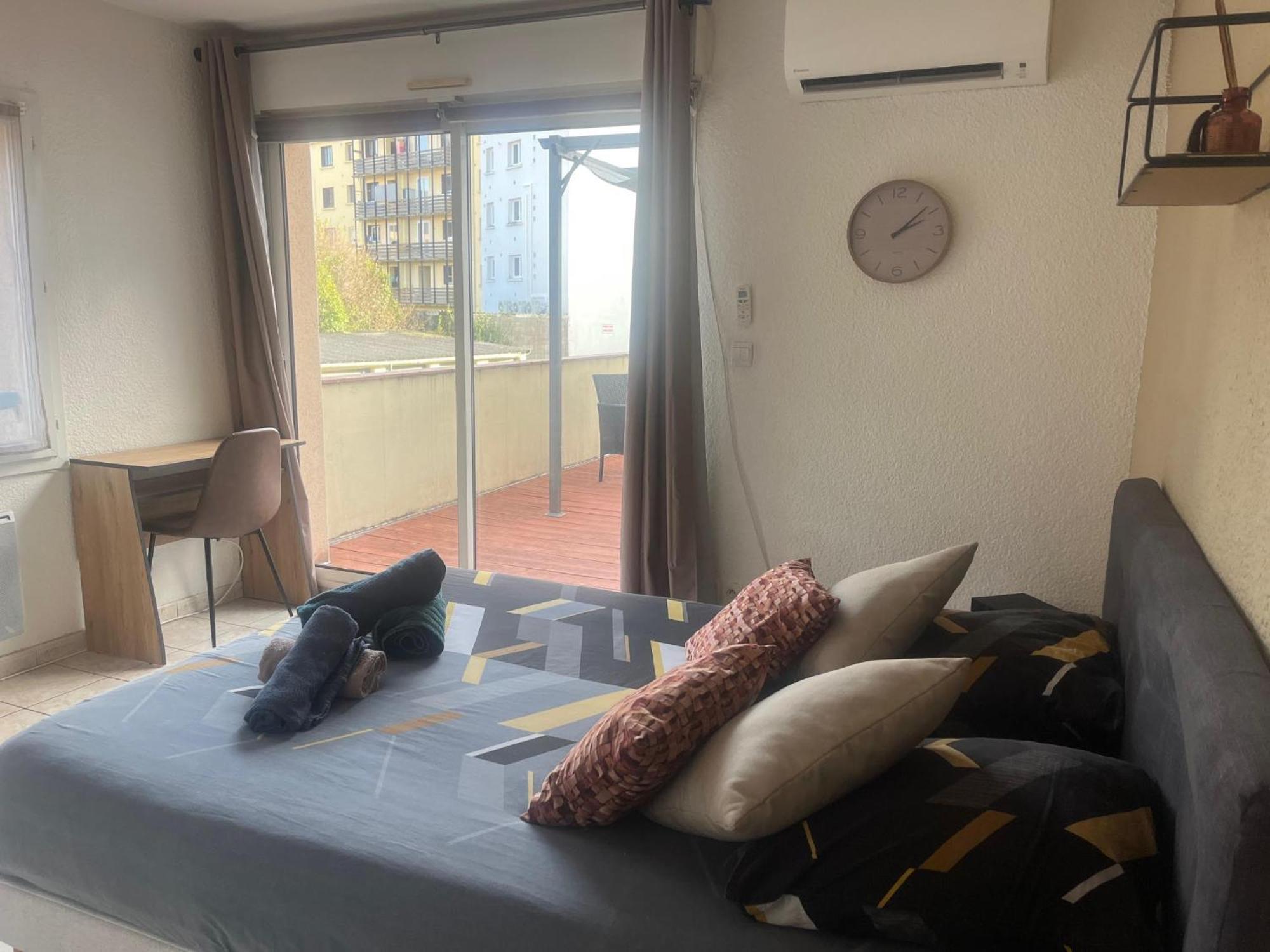 Studio Climatise Et Grande Terrasse Tarbes Centre Ngoại thất bức ảnh