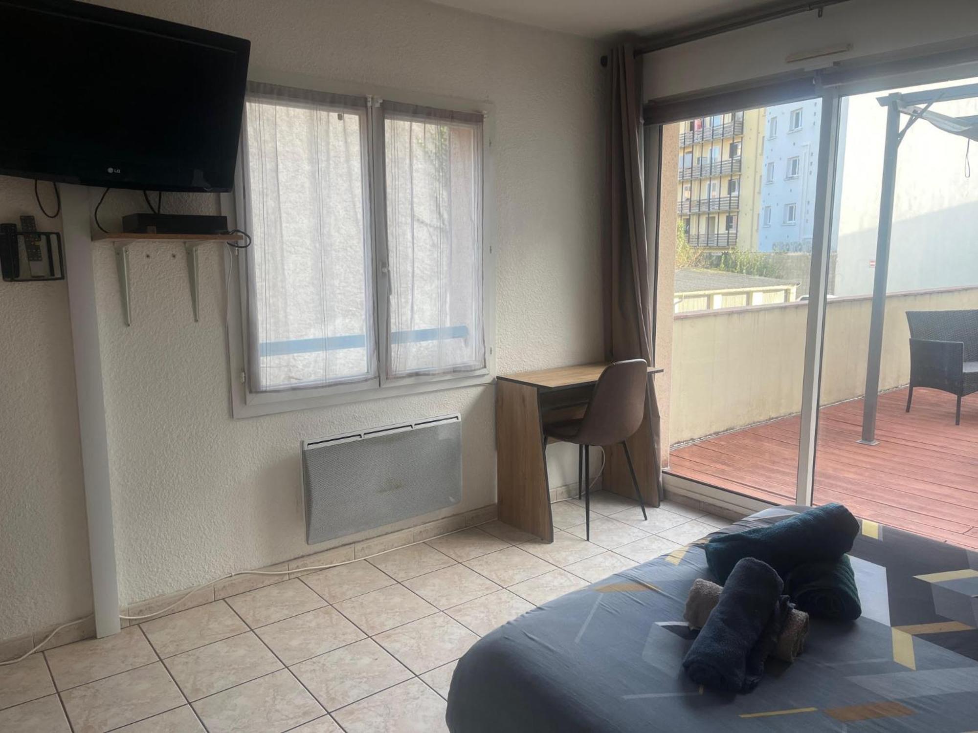 Studio Climatise Et Grande Terrasse Tarbes Centre Ngoại thất bức ảnh